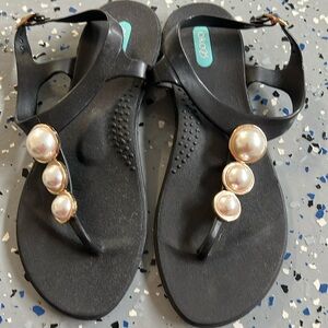OkoB black sandals